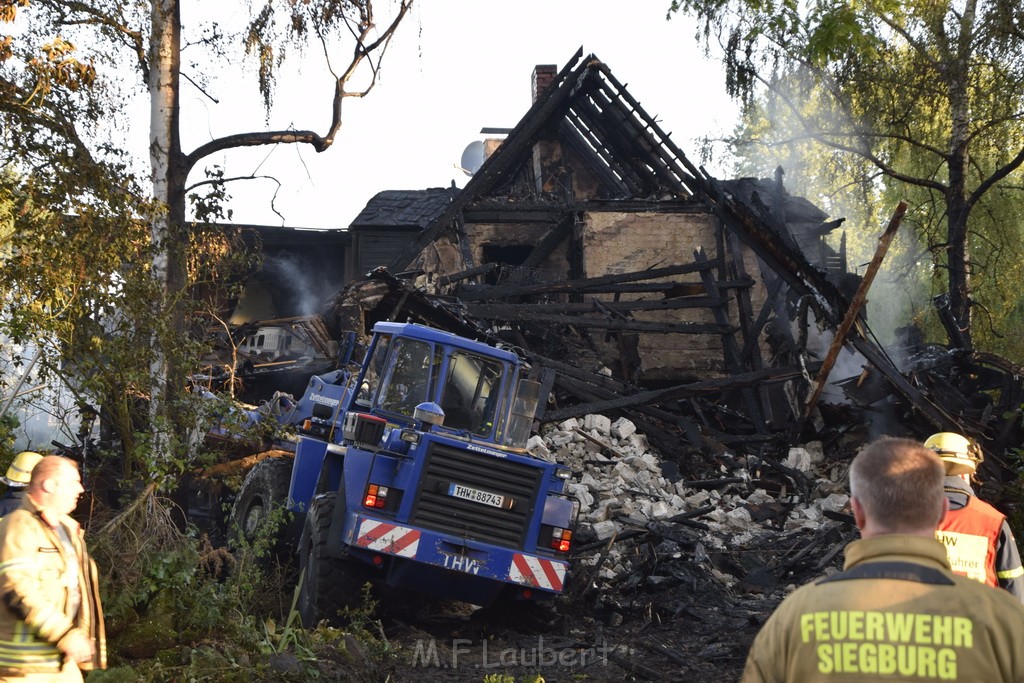 Grossfeuer Einfamilienhaus Siegburg Muehlengrabenstr P1042.JPG - Miklos Laubert